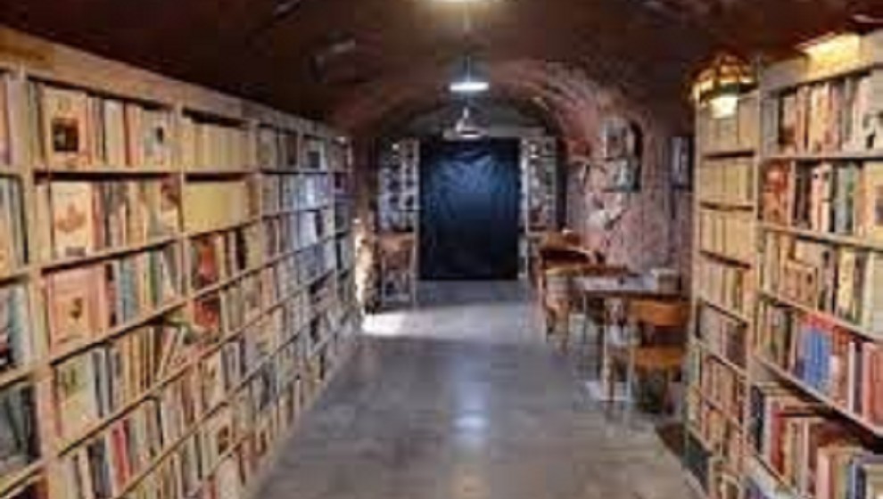 Gli addetti ai Rifiuti hanno Aperto una Biblioteca in Turchia con i Libri Gettati nella Spazzatura