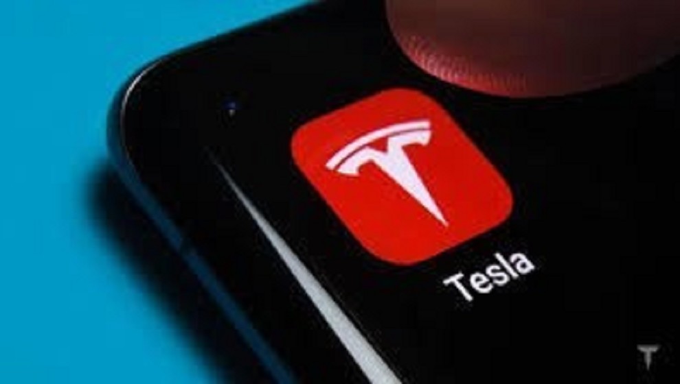 Tesla: L’auto che arriva al richiamo del proprietario