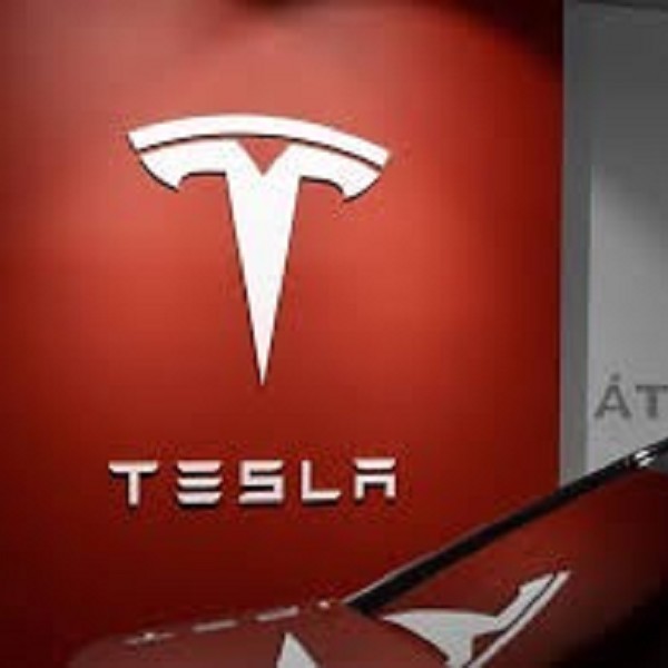 Elon Musk ha dichiarato che Tesla è diventata un azienda di AI