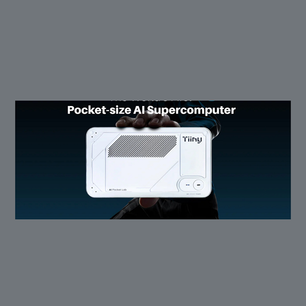 Con Tiiny AI Pocket L’AI entra in tasca: il mini-computer che pensa senza cloud