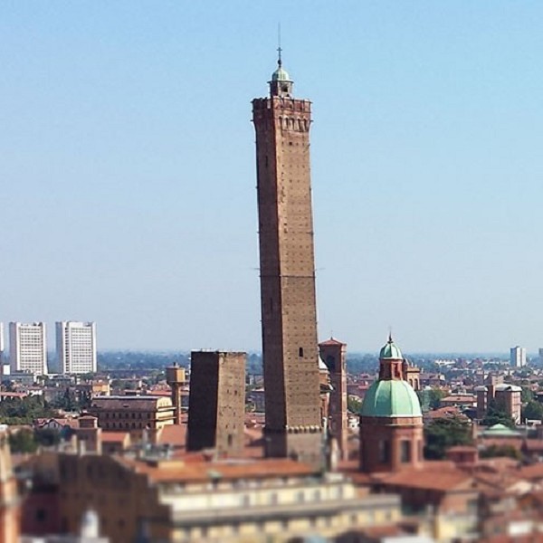 Nvidia crea gemello digitale per la Torre Garisenda di Bologna