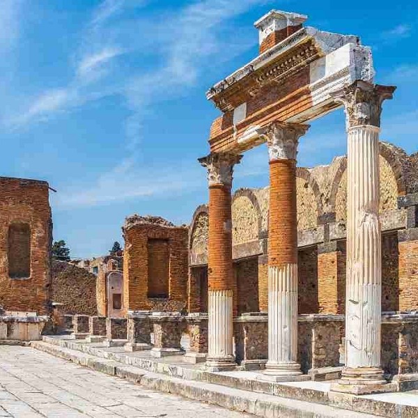 Pompei: Ricostruzione degli affreschi con l’AI