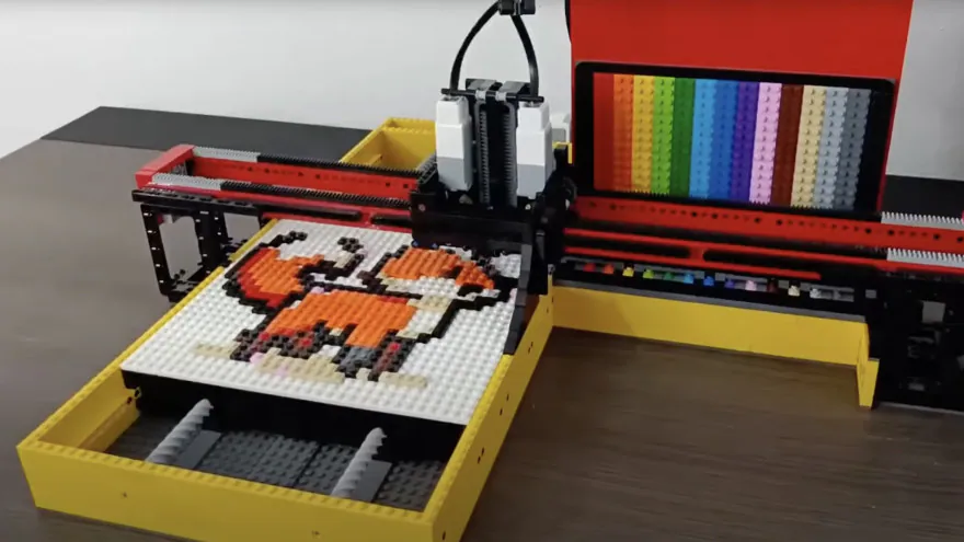 La Stampante LEGO che Crea Immagini con Mattoncini colorati