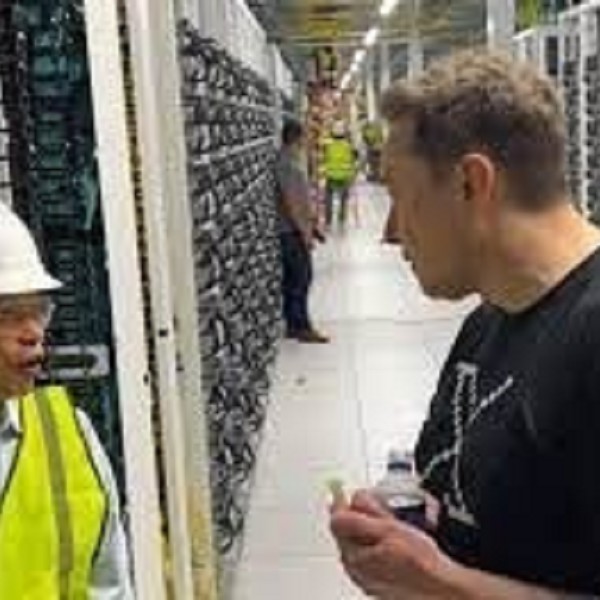 Musk e Supermicro Innovano i Data Center con Tecnologia a Liquido