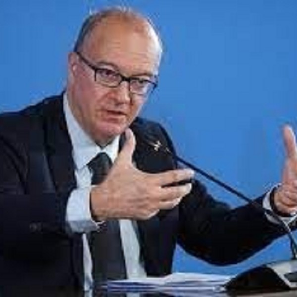 Valditara : Si all’Uso dell’AI in Classe ma con Cautela