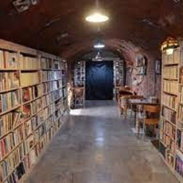 Gli addetti ai Rifiuti hanno Aperto una Biblioteca in Turchia con i Libri Gettati nella Spazzatura