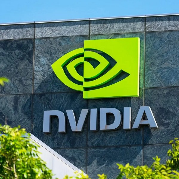NVIDIA passa a moduli open source per i driver GPU Linux