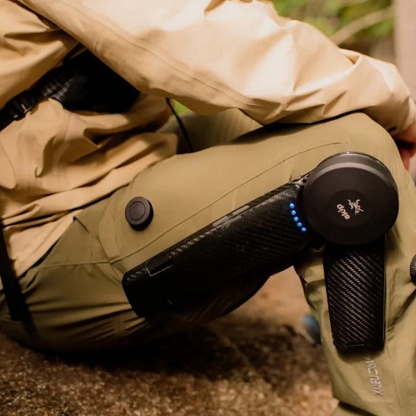Skip e Arc’teryx: i pantaloni tecnologici che assistono la mobilità