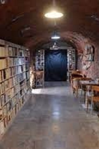 Gli addetti ai Rifiuti hanno Aperto una Biblioteca in Turchia con i Libri Gettati nella Spazzatura